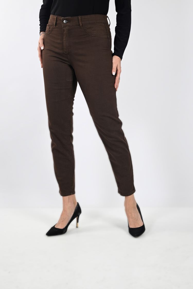 These Reversable Print Pant from Frank Lyman provide a combination of fashion and function; intricate floral designs on one side and a solid, brown hue on the other allow for a verity of outfit options. Experience the convenience of denim with the ability to effortlessly switch between a lively and subtle look.