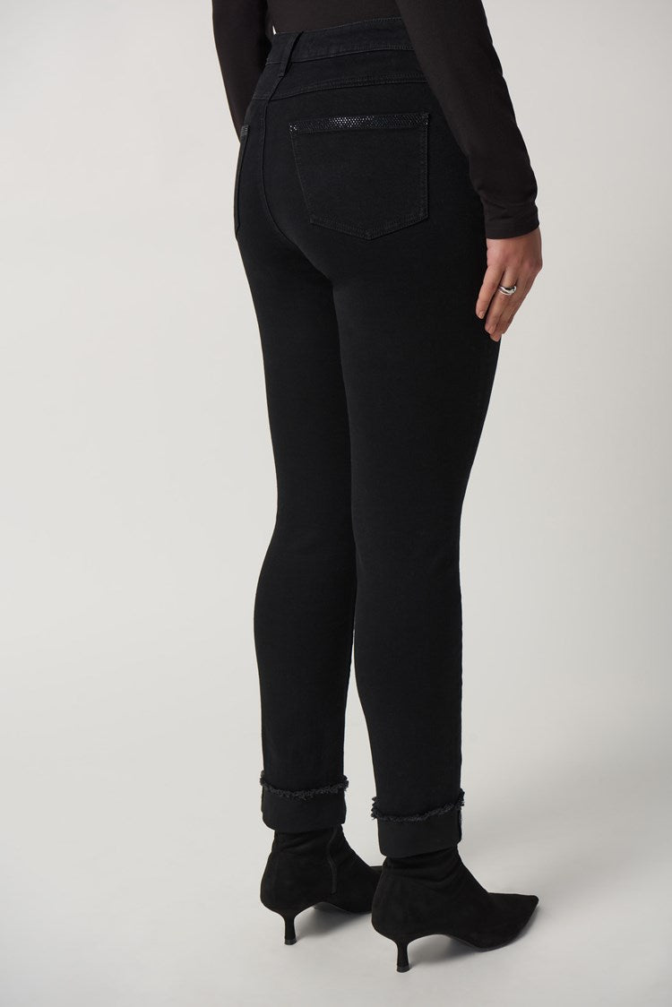 Throw on this understated pair of denim pants and enjoy a well-dressed day night with little effort. These Joseph Ribkoff Classic Slim-Fit Jeans will be a favourite that you reach for as they have a classic and flattering slim fit that never goes out of style with a touch of sparkle.