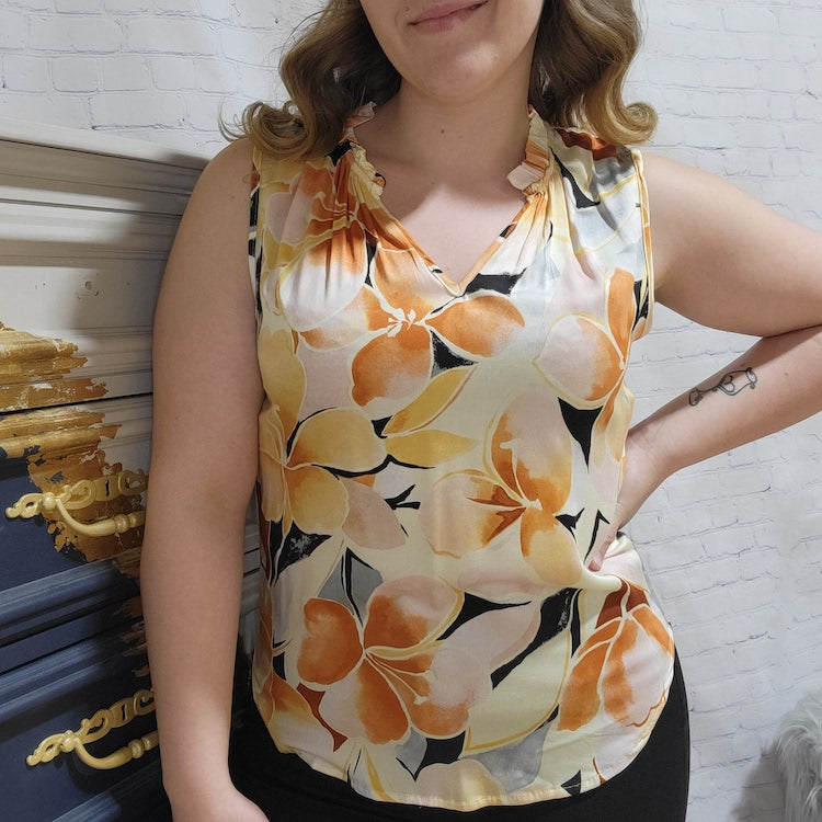 Blouse sans manches à col volanté