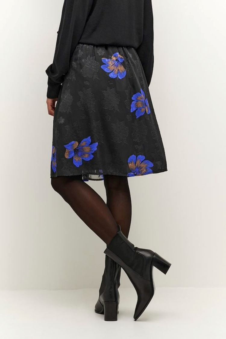 Kaffe Style: 10506954 Ameda skirt, black with blue flowers