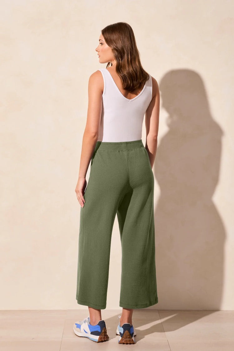 Textured Pull-on Capri