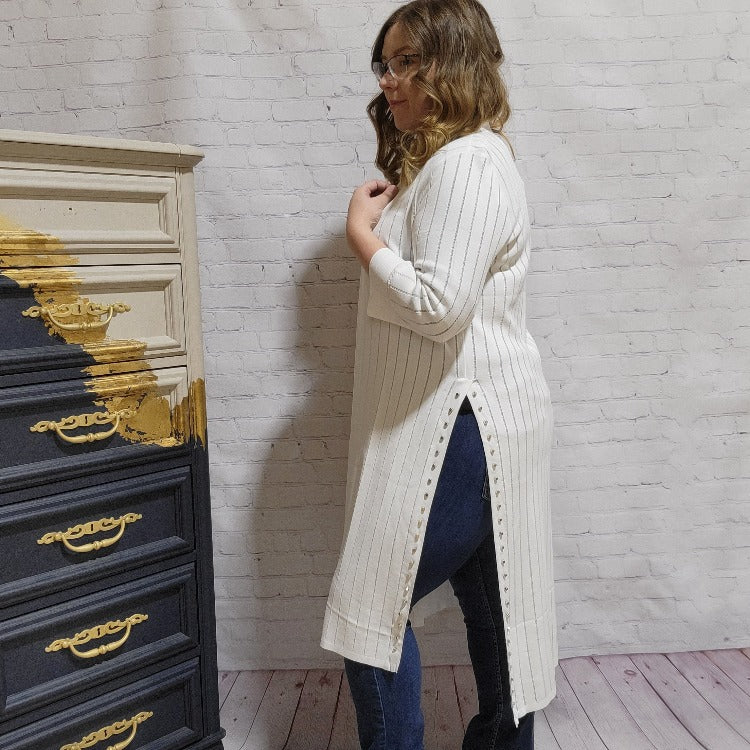 Comfortable and flattering this Joseph Ribkoff Long Cardigan will become a go to for you. The open front is perfect to show off your style and the side slits have studs along the edge for an edgy look that you can toss on over a casual or dressy style.