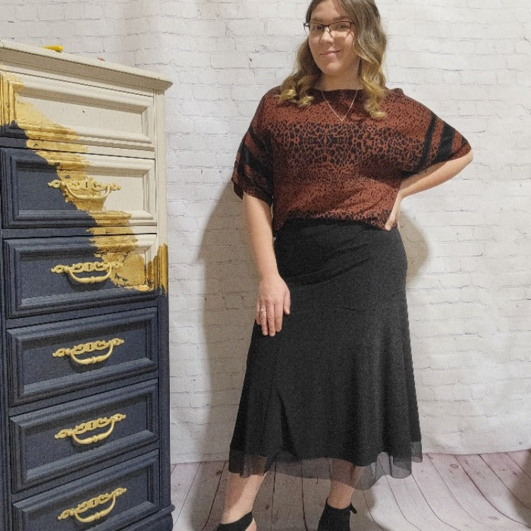 Let your inner child out to play with this Joseph Ribkoff Chiffon Skirt. Its chiffon overlay gives a beautiful flowy movement that you will not want to stop. Perfect to go dancing in, even if it's just down the hall.