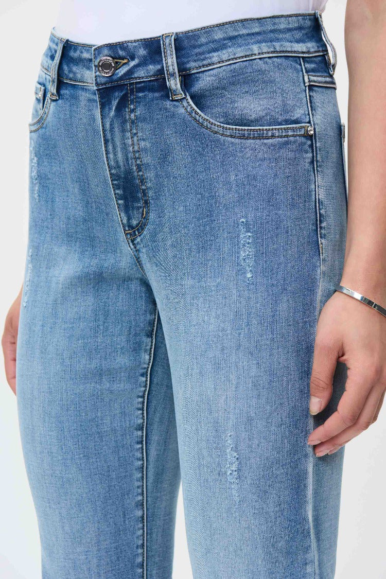 The fabulous mid-rise fit of the Joseph Ribkoff Frayed Jeans will give you a new favourite to wear. Featuring a straight crop, flattering frayed hem and classic five-pocket style makes them a timeless piece that you will wear time and again.