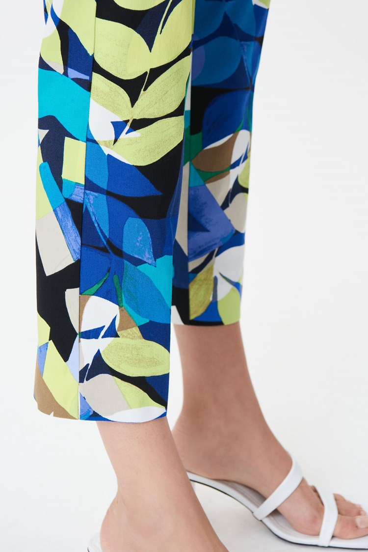 Made from a lightweight, breathable fabric, these cropped pants from Joseph Ribkoff are perfect for a day in the sun. The allover tropical print is sure to turn heads, while the covered elastic waistband provides a comfortable, secure fit. The small slit at the bottom of each leg provides a bit of ventilation, keeping you cool and comfortable all day long.