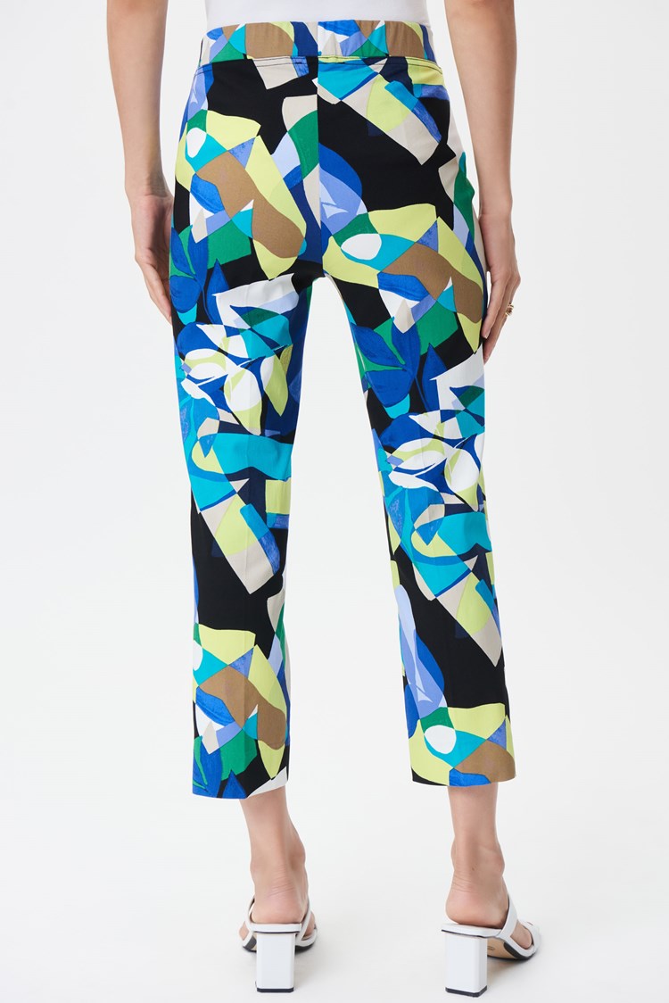 Made from a lightweight, breathable fabric, these cropped pants from Joseph Ribkoff are perfect for a day in the sun. The allover tropical print is sure to turn heads, while the covered elastic waistband provides a comfortable, secure fit. The small slit at the bottom of each leg provides a bit of ventilation, keeping you cool and comfortable all day long.