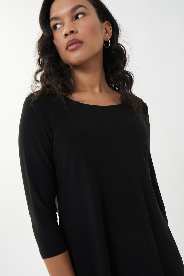 This Joseph Ribkoff 3/4 Sleeve Top is a great basic for your closet with a round neckline, 3/4 length sleeves, a rounded hemline, slightly relaxed fit and just the right amount of stretch.  Proudly made in Canada.